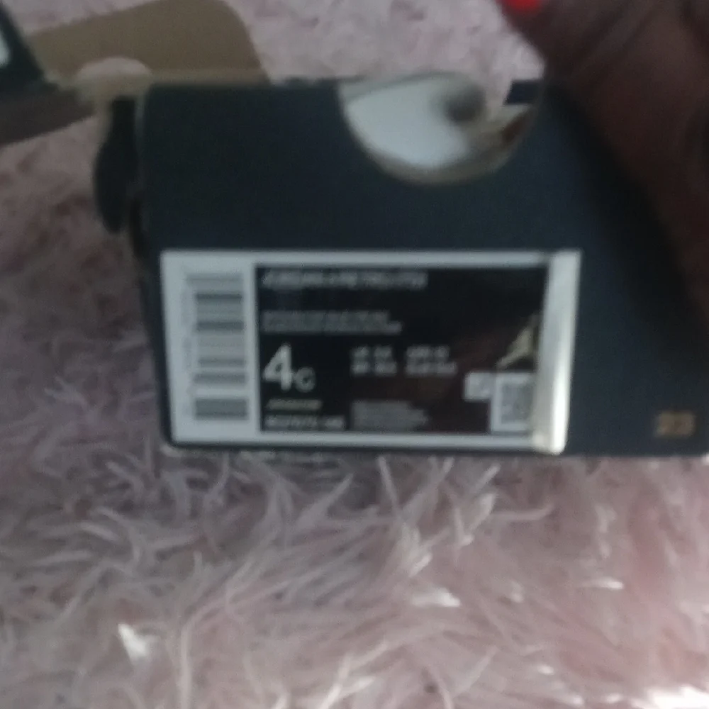 Nike White and Red Sneakers with Iconic Design - Picture 4 of 4